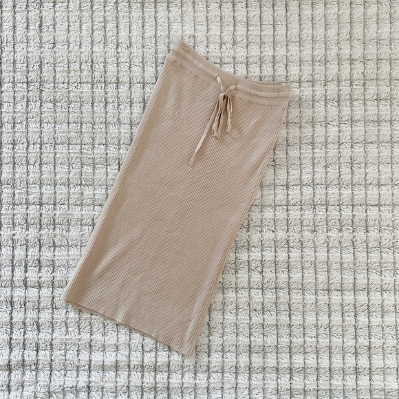 Pink Lily Knit Skirt - Picture 2 of 4